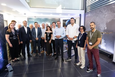 The Prime Minister visits ICEYE’s facilities and satellite production line in Greece
